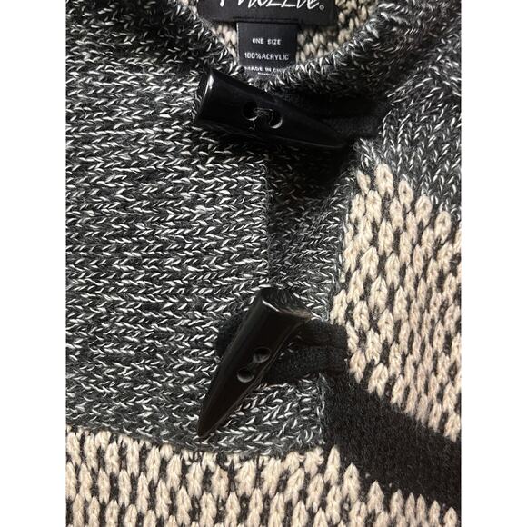 Frazzle Wide Stripe Detail Poncho Black and‎ White Womens One Size Knit Fringe - Picture 8 of 8